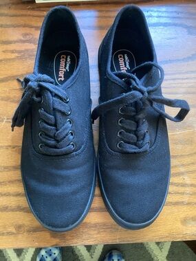 Size 7 Black casual canvas tennis sneakers safe T step comfort